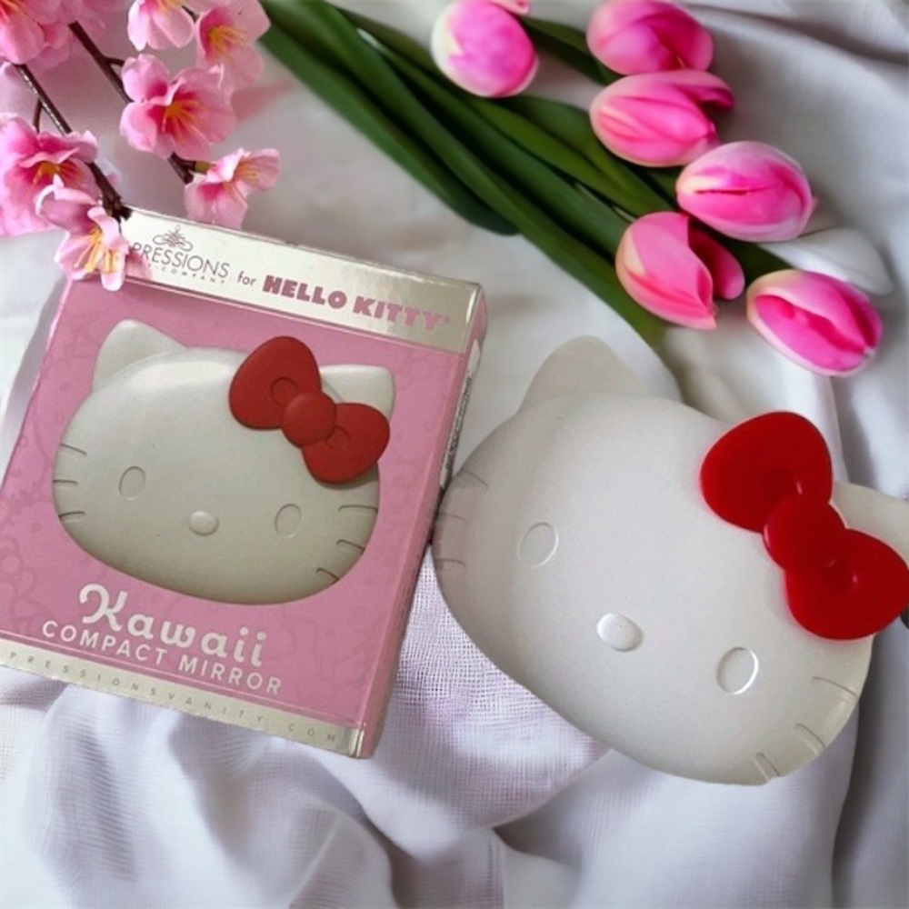 Hello Kitty Impressions Kawaii Compact Mirror magnifying with light NWT